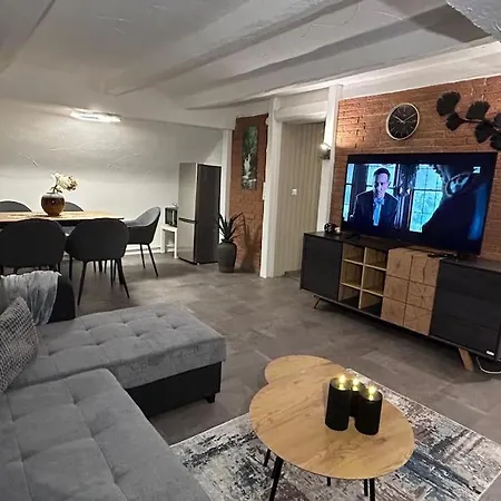 アパート Univers 4&4a *