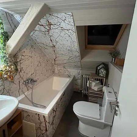 アパート Univers 4&4a