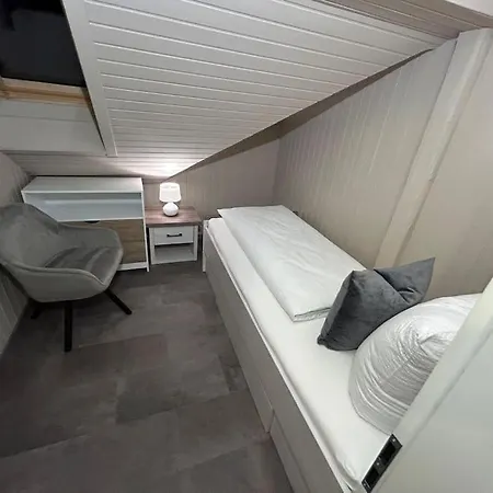 アパート Univers 4&4a *