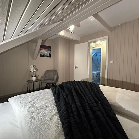 Univers 4&4a דירה *