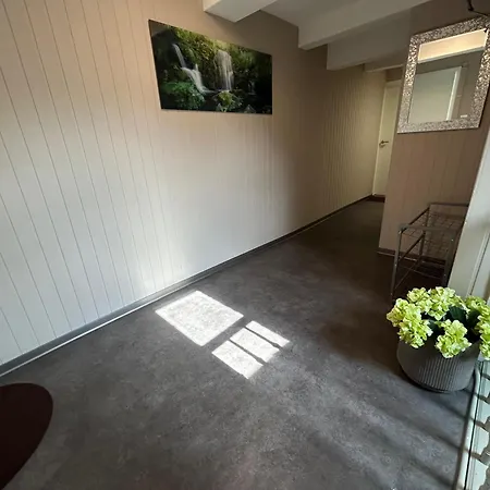 アパート Univers 4&4a