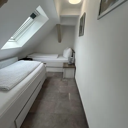 アパート Univers 4&4a *