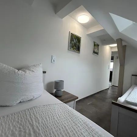 Univers 4&4a * באד הרצבורג