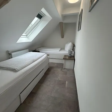 アパート Univers 4&4a *